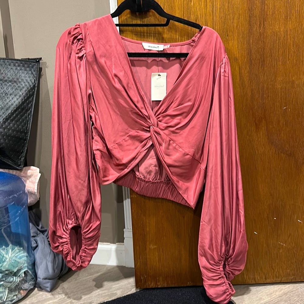 NWT cropped bubble sleeve top